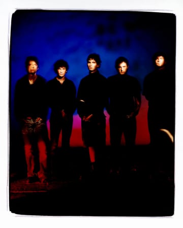 カーディナルズ、来年2月リリースのデビュー・アルバムから新曲「Barbed Wire」のミュージック・ビデオを公開