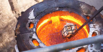 溶岩でチキンを焼くとどうなる―本当に『マイクラ』溶岩チキンやってみた、海外仰天映像