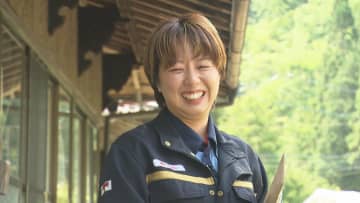 郵便と笑顔を届ける　日本三大秘境「椎葉村」の4代目郵便配達員・黒木晏夏さん「あんたが来てくれてよかった」の声に支えられ毎日50キロの山道を駆ける