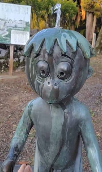 大分・佐伯市に佇む〝謎の河童〟にネット困惑　握手をすると...「なんだこれ」「シュールだ」