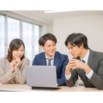 相手に届く声に必要な4つのポイント…相手の目を見て話すと「最適な声量」になる【ビジネスマナー常識チェック】