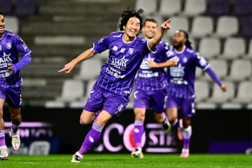 スタンドでファンから“肩ポン”「ここもみんな温かい」　J1→再渡欧…原口元気が気づいた「これだよな」