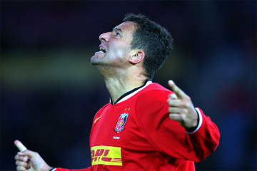 「僕をクビにした男を救ったのは悔しい」　ユニ投げ激怒…元ブラジル代表と浦和監督の“確執”