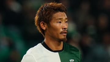 「心から尊敬する選手、対戦したなかで最も驚かされた」30歳日本代表MF、海外名門チーム監督が大絶賛