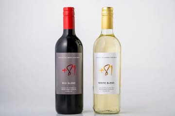 JAL、国際線プレエコ・エコノミーのワインをリニューアル　12月1日から、ボトルでの提供は終了