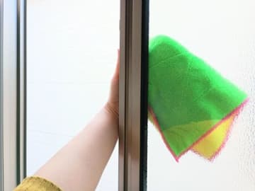 手が届かない『2階の窓』がラクにピカピカになる秘密アイテム登場♡窓掃除が断然スムーズに！