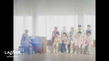 INI、突き抜けるようなハイトーンヴォイスで愛を叫ぶ振り付けが特徴の「U MINE」パフォーマンス・ビデオ公開