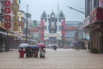 タイ南部で300年に1度の豪雨　浸水被害拡大、産科病棟が孤立