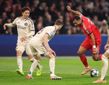 「また惨敗」「史上最悪のチーム」日本代表DFが先発のオランダ超名門、“最下位決定戦”に痛恨敗戦で屈辱の開幕５連敗…母国メディアは失望「得失点差はすでにー15だ」【CL】