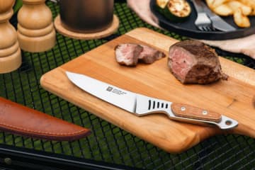 アウトドアシーンで大活躍のキッチンナイフ「オリジン」老舗ナイフブランドのツヴィリングから11月26日(水)新登場　人類原初(＝オリジン)の道具である“ナイフ”　キッチンナイフで培った品質と知見を余すことなく注ぎ込んだ1本