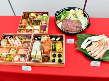 ファミマのおせち2026は「贅沢」「欲望」「背徳」で攻めた35品！物価高でも“贅沢とコスパ”を両立