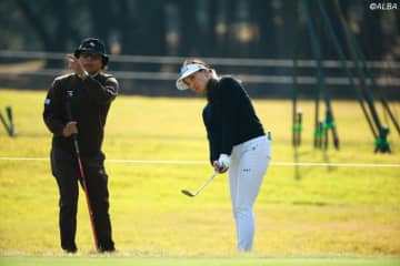 地元宮崎で2勝目を狙う脇元華に“強力助っ人”　片山晋呉がティフトン芝の打ち方など伝授「引き出しが2つ増えました」　