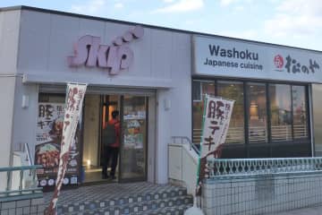 【食レポ】松のやで鶏テキ2枚を揚げた1,116kcalの「にんにく醤油の“揚げる”鶏テキ定食」を食す!　サクサク衣のジューシーな鶏ももに濃厚醤油ダレ、揚げたにんにく、素揚げキャベツのコンビネーションで無心でご飯が進む!