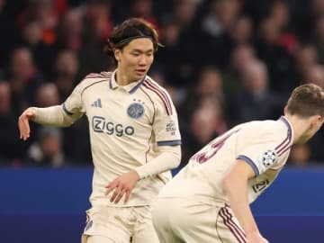 アヤックス暫定指揮官が板倉滉のアンカー起用を説明！「コントロールを維持し、連係を取れる選手を求めている」