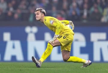 「信じられないほど素晴らしい」日本代表入り期待の21歳GKを森保ジャパンDFが絶賛！ドイツ古豪で正守護神として活躍「ブンデス最高のGKになれる」