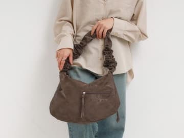 大人が持ちやすい“フリル”♡【SHOO・LA・RUE】可愛くなりすぎない「おしゃれバッグ」