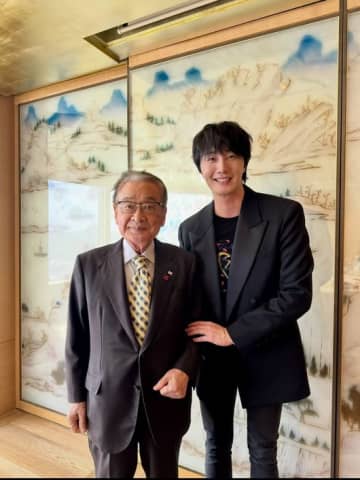 俳優チョン・イル、デビュー作で共演した故イ・スンジェさんを悼む「愛しています、おじいちゃん」