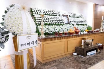 韓国全土が追悼ムード…故イ・スンジェさんに“金冠文化勲章”追叙「文化芸術の品格を高めた方だった」