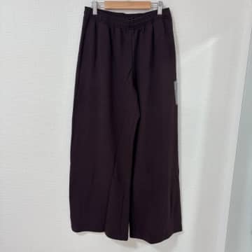 SNSでも大人気！ユニクロのスウェットワイドパンツを部屋着感なく着こなすコツ