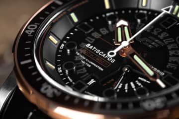 【アメ横の老舗時計店】TSホリウチにリトアニア発の「VOSTOK EUROPE」コーナーがリニューアル！タフネス＆独創性の“冒険時計”を年末の賑わいで体感せよ！