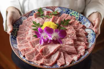 白馬村に「WAGYU」旋風！インバウンド熱狂の国際リゾートに「飛騨牛焼肉 牛ざんまい」が12/9オープン！希少なA4・A5等級飛騨牛を一頭買いでリーズナブルに！