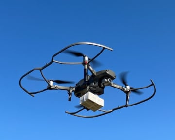 オーガイホールディングス、災害時に義歯をドローン輸送する実証実験