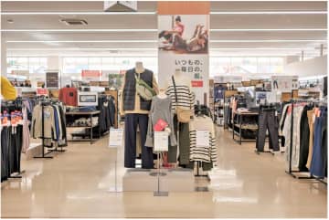 島忠、ホームズ草加舎人店の衣料品売場でオリジナルブランド「N easy」を拡大リニューアル