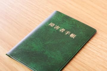 SNS「片目失明で障害者手帳もらえないの、意味わからない！」に反響多数…義眼は“2年おき”に十数万円かかるのに、支援は受けられない？「現行制度の課題」とは