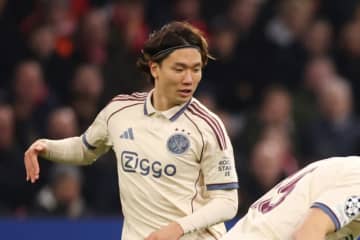 板倉滉を守備的MFで起用…アヤックス暫定監督「良いプレーをしてくれた」