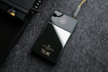 LUXURY＆PRECISION、PCM1792デュアル搭載のポータブルプレーヤー
