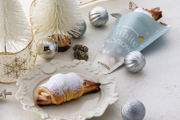 サンマルクカフェ「ホワイトクリスマス」着想ミルキーなチョコクロ、3種チーズの濃厚ホットサンドも
