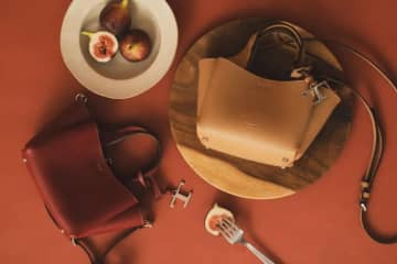 トッズ“上品レッド＆キャメル”のマイクロレザーバッグ、RHC ロンハーマン限定