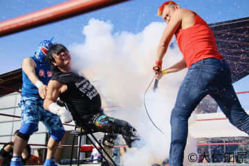 大仁田厚がGET THE GLORY プロジェクトに参戦し電流爆破プロレスで火傷するも快勝