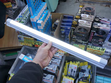 USB充電式のLEDバーライトが1,100円から、サイズは3種類