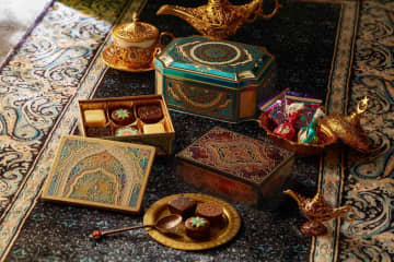 メリーチョコレート「煌めくアラビアの世界」着想26年バレンタイン、モザイクランプ缶＆タイル風チョコ