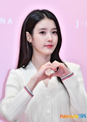 【PHOTO】IU、ブランド「J.ESTINA」ストアオープンイベントに出席（動画あり）