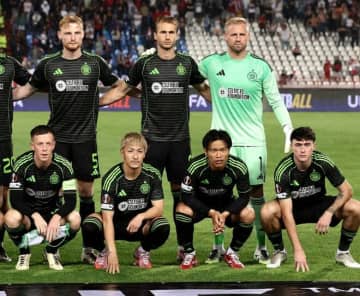 「経営陣を解任しろ」日本人カルテットを擁する欧州名門、試合中に抗議の声止まず。指揮官はプレミア移籍が取り沙汰される日本人エースに言及「影響しないだろうが…」