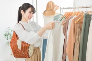 女性100人が「これだけは削れない出費」ランキング、ファッション超え"年間5万以上”自分へのご褒美は【総合順位】