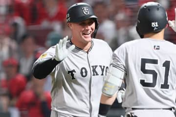 「突然でびっくりした」巨人・リチャードが元アイドルとの結婚を発表！ 微笑ましいツーショット姿にネット反響「キャーーーーーおめでとう！」