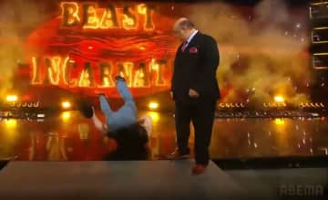 【ＷＷＥ】ブロック・レスナーの〝ズッコケ〟シーンが話題　入場でのハプニングに思わず苦笑…