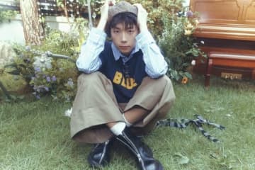 2PM ウヨン、日本ソロデビュー10周年記念ベストアルバム「3650․zip」ジャケット写真を公開