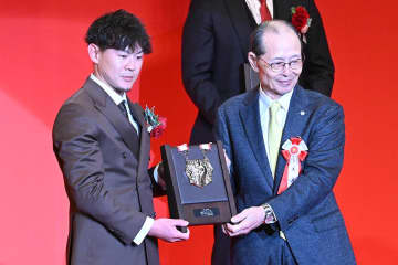 【ＮＰＢアワーズ】パ首位打者のソフトバンク・牧原大成　印象的な場面はＣＳ「嫌な誕生日に…」と自虐