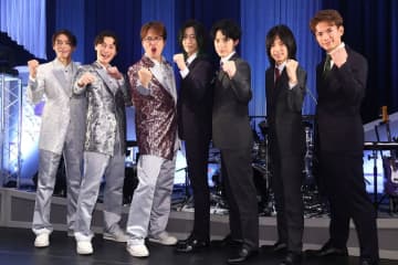 純烈の〝弟分〟「モナキ」が初お披露目　酒井一圭「スキャンダルに気を付けて～」