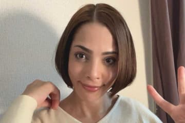 「美人三姉妹や！」　三姉妹の次女・フィフィ、妹と姉を紹介に「とんでもない美人キター!!」