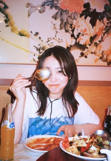 とた、川谷絵音プロデュース「催眠術」MV公開。出口夏希が“ムリめな恋する酔っ払いガール”に