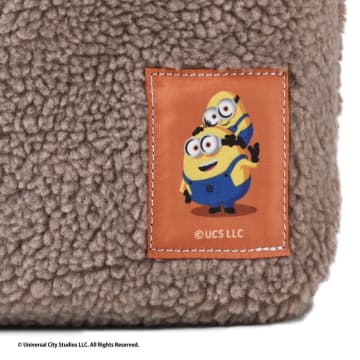 【福袋2026】カフェ・ド・クリエのハッピーバッグが即買いの内容！「ミニオン」ふわもこバッグほか充実の中身