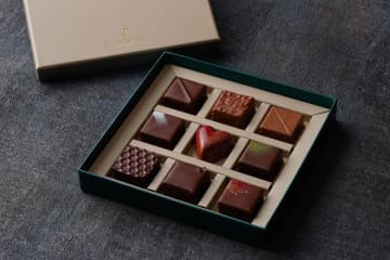 パレスホテル東京の26年バレンタイン、“ミントカラー”のクッキー缶＆紅茶チョコ入り限定アソート