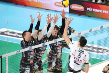 途中出場の石川祐希が流れ呼び込むも…ペルージャ連敗「これでは間違いなくサポーターやスポンサーが…」会長は不満隠さず【セリエA】