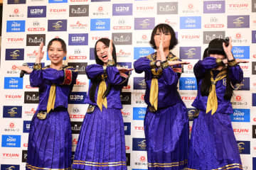 新しい学校のリーダーズ「違うかなっていう感じならやめようって･･･」授賞式登場ポーズでのドキドキ裏話告白！今年1年表す漢字で「『十』で～す」とノリノリに ベストドレッサー賞受賞