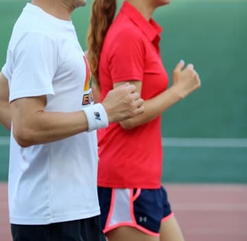 韓国女子マラソンの監督が選手にセクハラ？「支えようとしただけ」と釈明＝ネットは評価分かれる